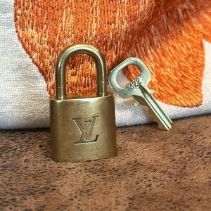 LOUIS VUITTON LOCK & KEY BRASS FULL FUNCTION LV PARIS MADE IN FRANCE EUC 322